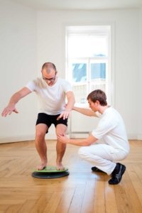Stabilität und Gleichgewicht trainieren, Sportphysiotherapie bei Kinemedic - Praxis für physikalische und rehabilitative Medizin